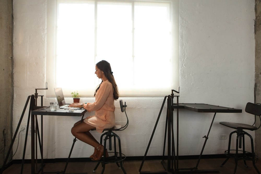 Woman with good posture working on her laptop at her desk